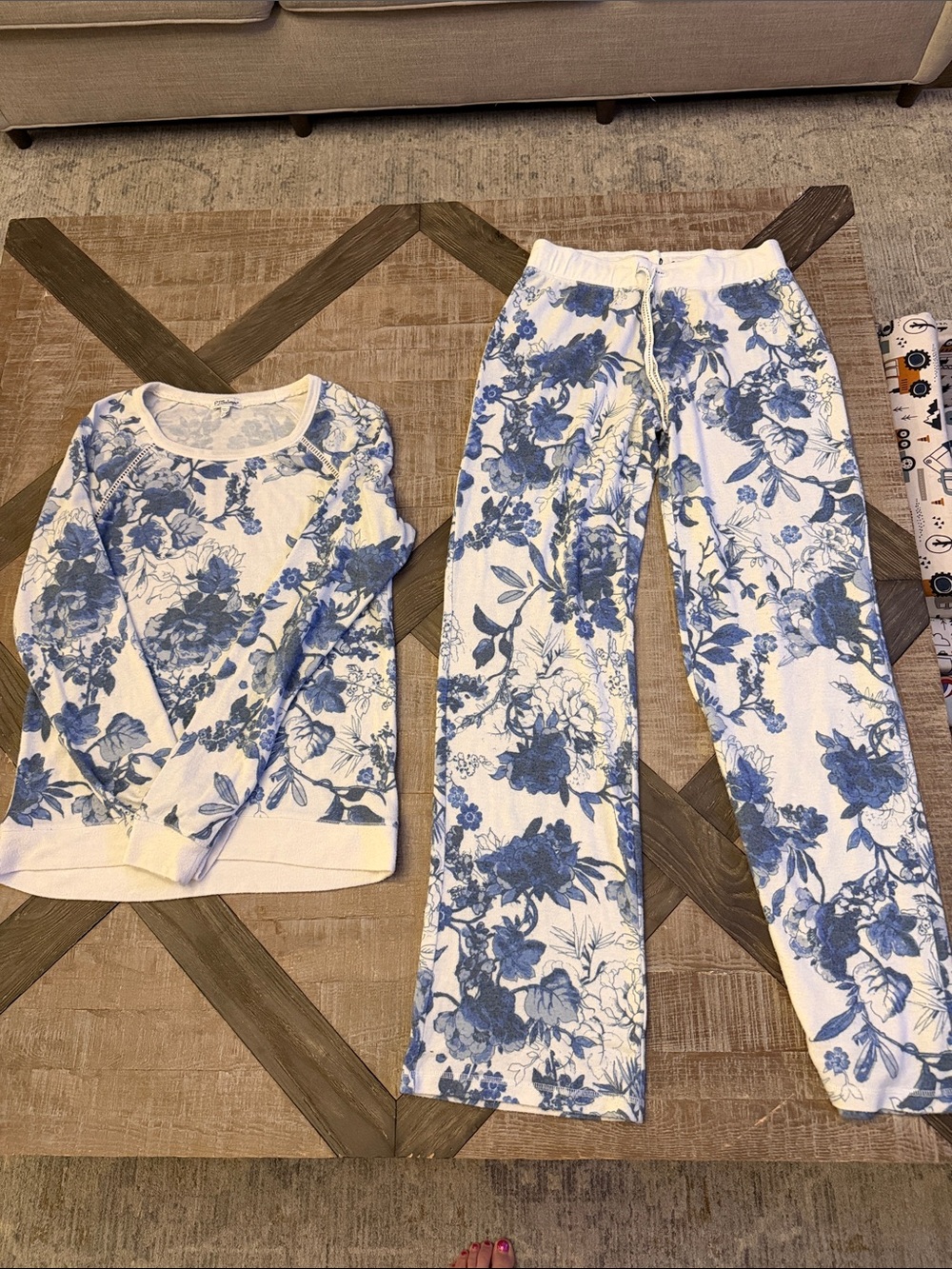 Women’s PJ Salvage pajama set 💙🤍
